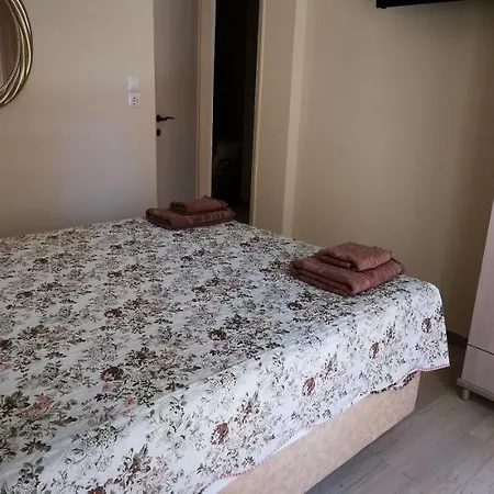 Kronos Apartmanhotel *