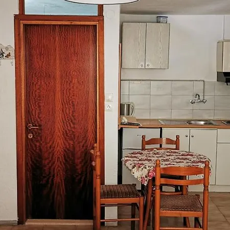 Kronos Apartmanhotel *